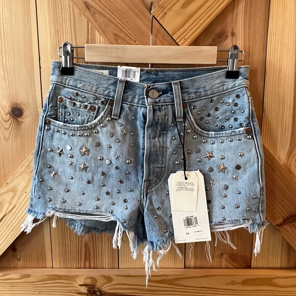 NWT Levi’s 501 High-Rise Studded Demin Shorts 24